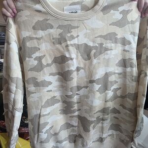 Aerie Cream and Tan Patterned Sweatshirt